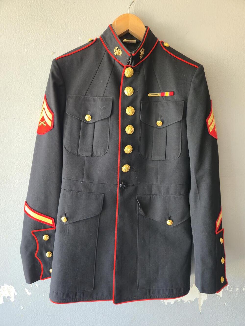 United States Marine Corps (USMC) Enlisted Dress Blue Coat Size 38 Short